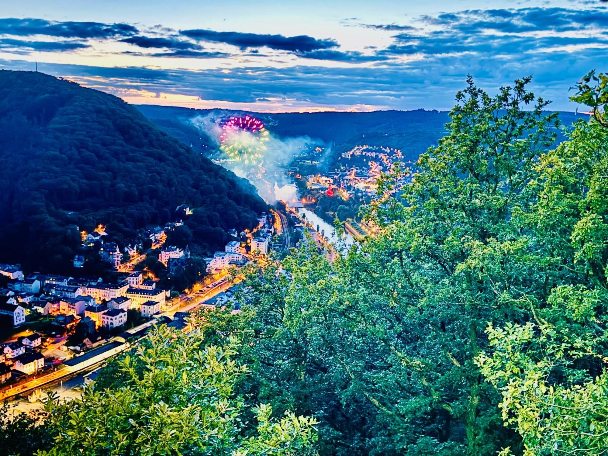 Bookeinfach Bad Ems - Private - Sauna Jacuzzi Whirlpool Swimmingpool Alahna Sup Beachvolleyball Billiards Ping Pong Cinema Theater Music Disco Ball Bbq Und Parkplaetze Εξωτερικό φωτογραφία