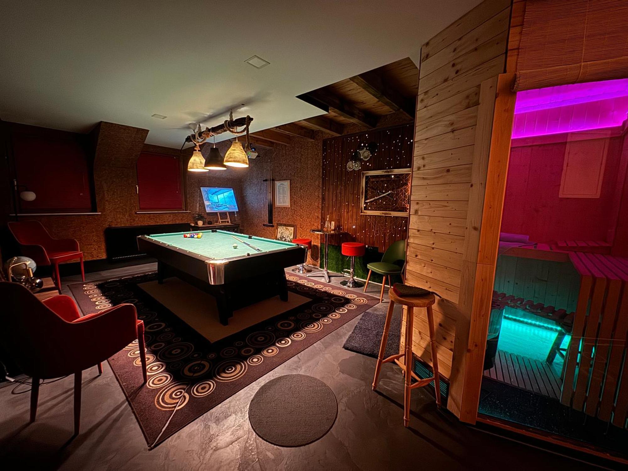 Bookeinfach Bad Ems - Private - Sauna Jacuzzi Whirlpool Swimmingpool Alahna Sup Beachvolleyball Billiards Ping Pong Cinema Theater Music Disco Ball Bbq Und Parkplaetze Εξωτερικό φωτογραφία