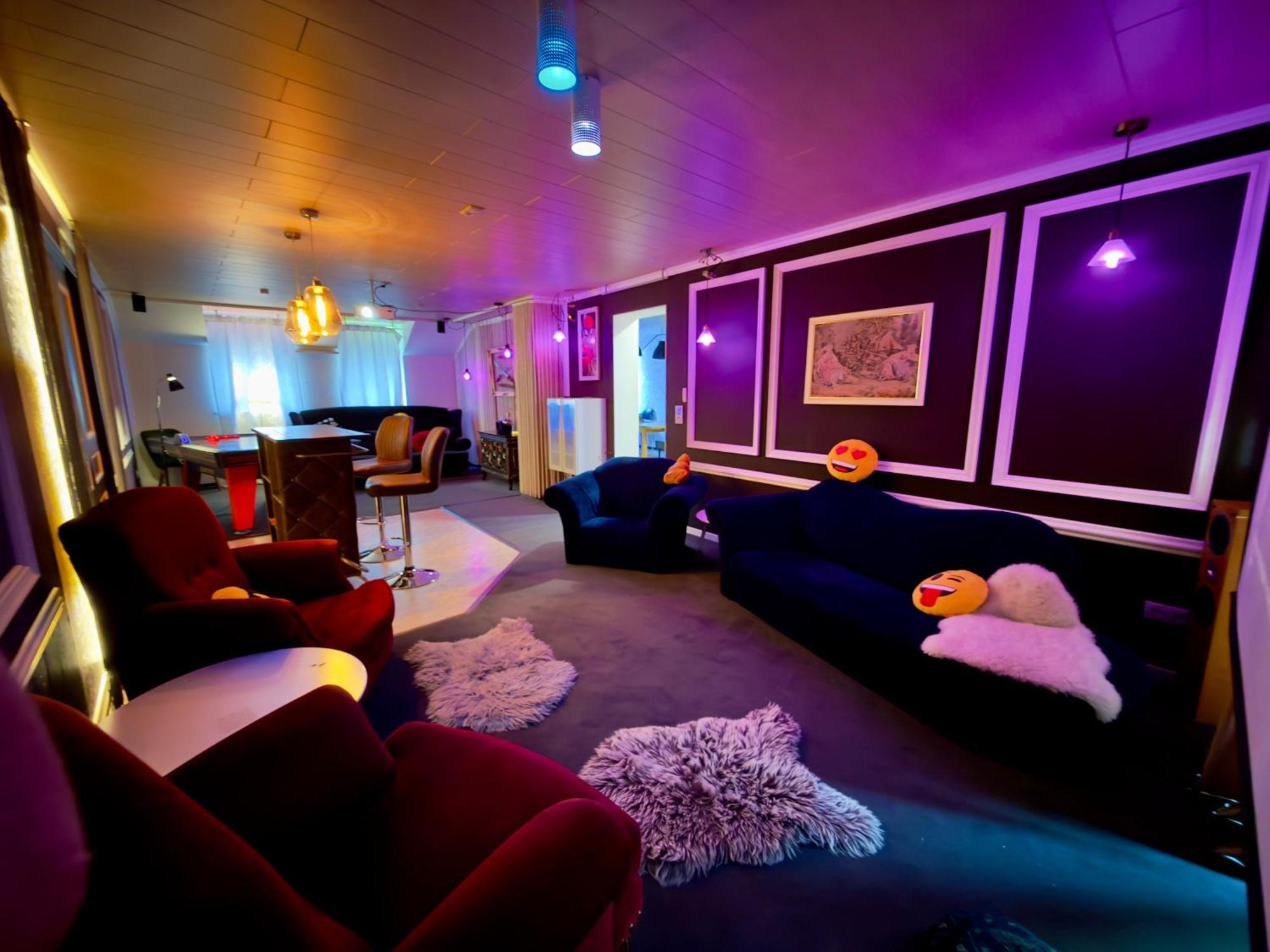 Bookeinfach Bad Ems - Private - Sauna Jacuzzi Whirlpool Swimmingpool Alahna Sup Beachvolleyball Billiards Ping Pong Cinema Theater Music Disco Ball Bbq Und Parkplaetze Εξωτερικό φωτογραφία