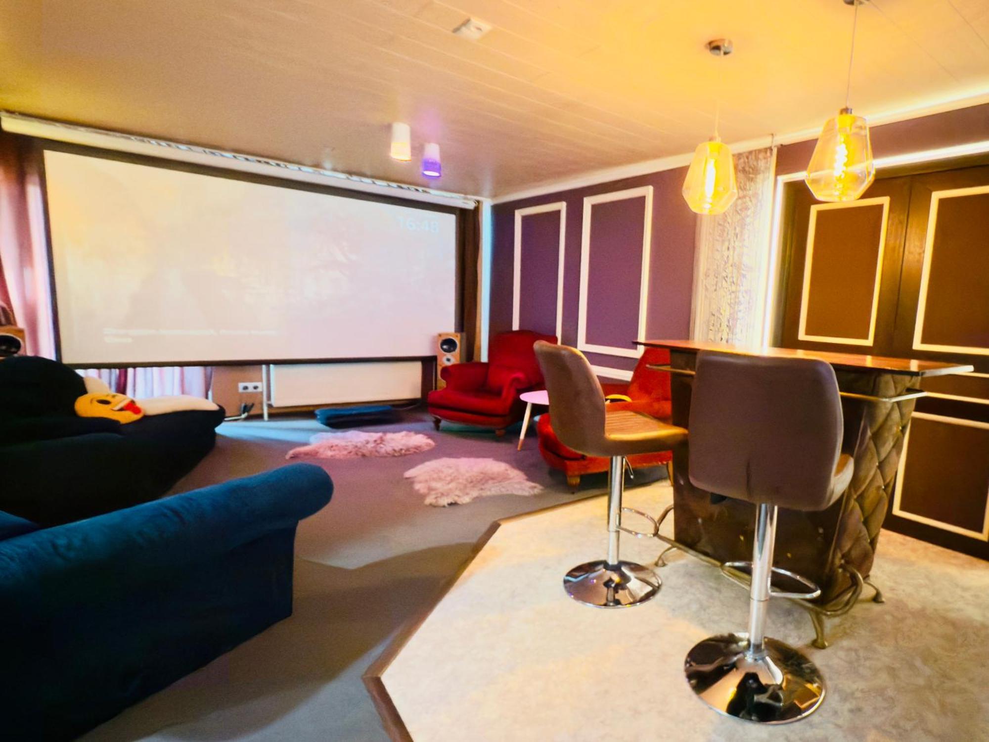 Bookeinfach Bad Ems - Private - Sauna Jacuzzi Whirlpool Swimmingpool Alahna Sup Beachvolleyball Billiards Ping Pong Cinema Theater Music Disco Ball Bbq Und Parkplaetze Δωμάτιο φωτογραφία